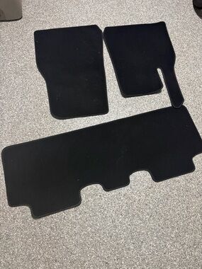 Tesla Model Y Carpet Floor Mats 3-Piece Set Black Great Condition